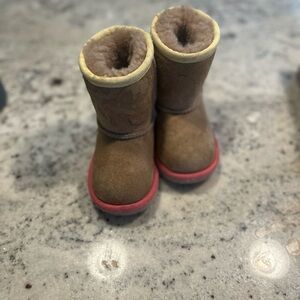 Toddler size 6 Uggs
